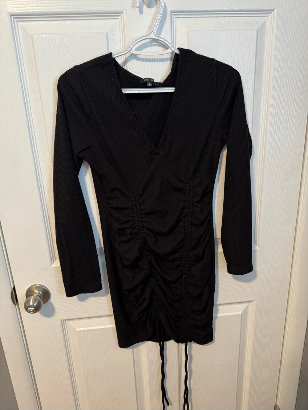 Love Tree Black Ruched V-Neck Long Sleeve Dress